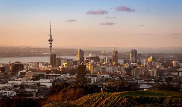 صورة توضيحية مُولّدة بالذكاء الاصطناعي: Editorial image for New Zealand IT & AI Job Forum Set for August 2026 in Auckland