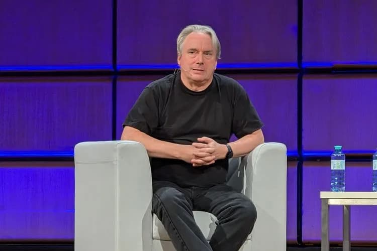LinuxCon Europe Linus Torvalds 03