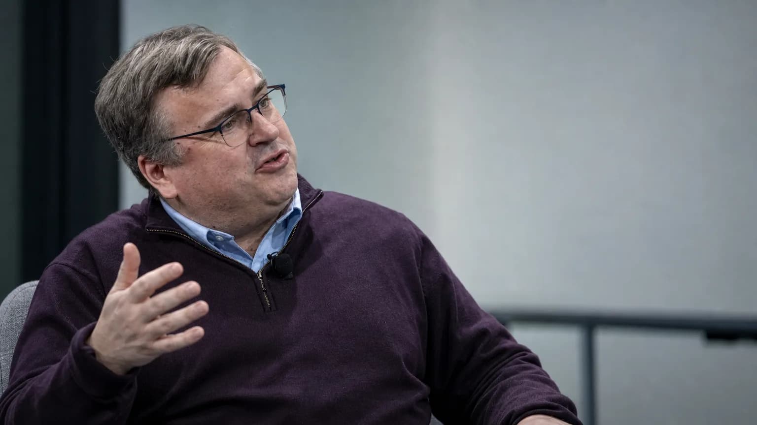 Illustration generated by AI: Editorial image for Reid Hoffman and Mark Pincus Back Computer-Use Startup Prentis in Talks for $100M at $1B Valuation